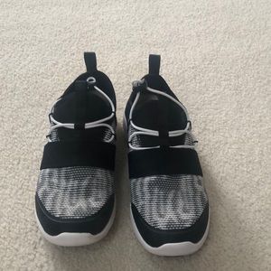 Womens Vionic Shoes - Size 9